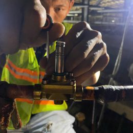 Nhân công lắp đặt máy lạnh công nghiệp